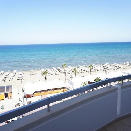 Lazuli Sea View Beachfront Ap 43 Larnaca Exterior photo